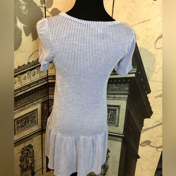 Cute mini dress by Caution to the wind in size medium - Picture 2 of 2